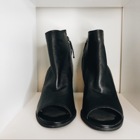 Dolce Vita Port Black Leather Peep Toe Booties - Picture 2 of 6